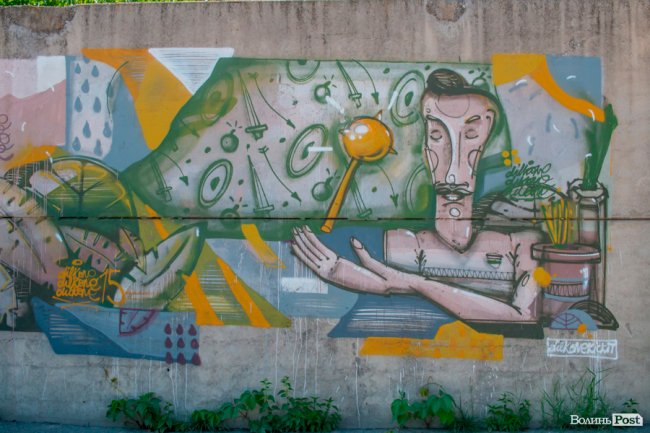 Яскрава геометрія і казкові монстри: графіті на стіні 40-го мікрорайону. ФОТО