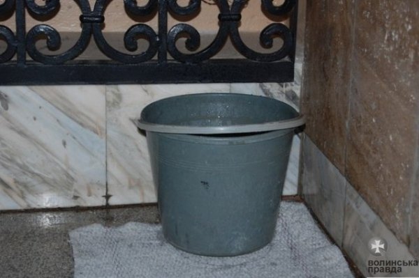 У луцькій мерії тече дах. ФОТО