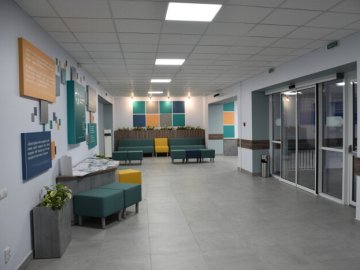 У луцькій поліклініці капітально відремонтували хол. ФОТО
