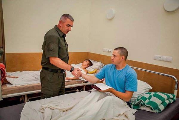 Поранених під Радою відзначили держнагородами. ФОТО