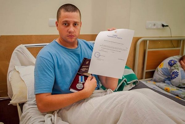 Поранених під Радою відзначили держнагородами. ФОТО