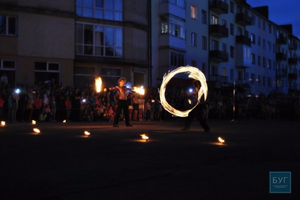 День міста у Володимирі-Волинському закінчився незвичайним фаєр-шоу. ФОТО