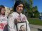 Волинянка у Польщі зустріла посла росії у закривавленій сорочці і з портретом загиблого брата. ФОТО
