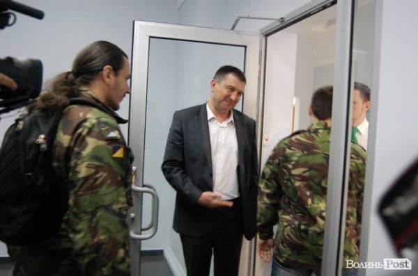 У Луцьку революціонери навідалися до «агентів Кремля». ФОТО