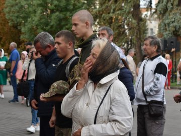 Луцьк доєднався до всеукраїнської хвилини мовчання в пам'ять про загиблих Героїв
