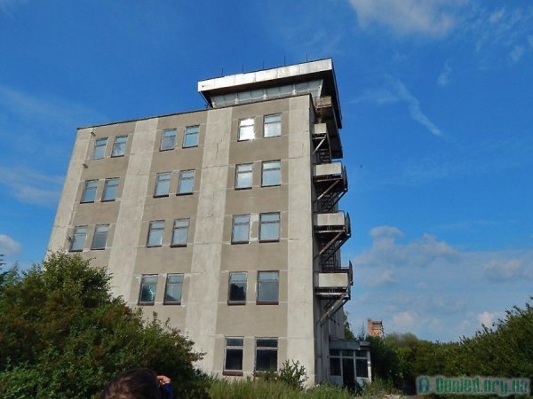 Закинутий аеропорт за Луцьком зсередини. ФОТО