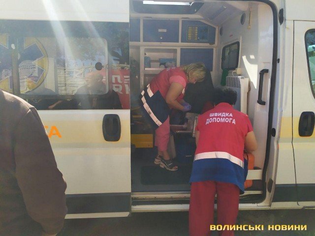 Під Луцьком – аварія: є постраждалі. ФОТО