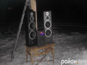 У Шацьку молодь влаштовує «крижані дискотеки» посеред озера