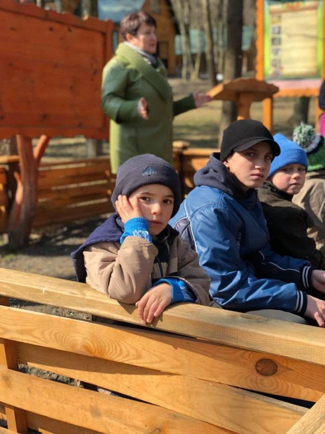 «Побратими України» організували поїздку до ботанічного заказника для діток з притулку