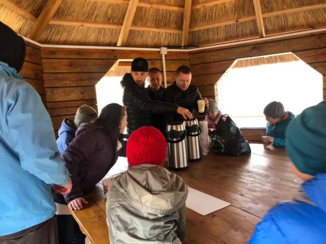 «Побратими України» організували поїздку до ботанічного заказника для діток з притулку