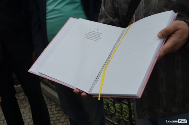 Замок Любарта на дотик: у Луцьку встановили бронзовий макет твердині. ФОТО