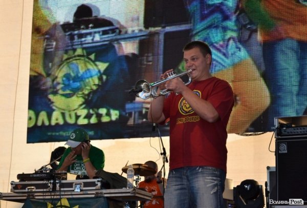 Лучан із Днем міста вітали ФлайzZzа, Мандри і Mad Heads