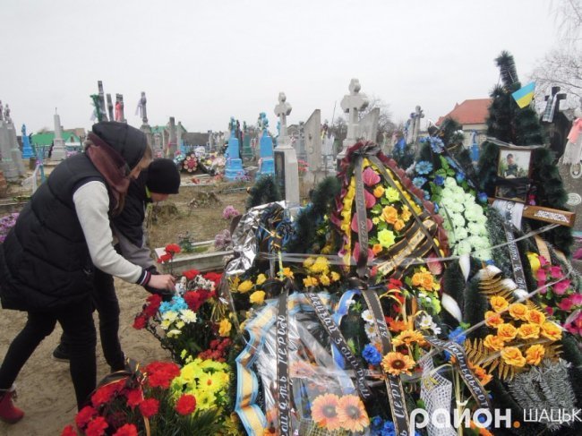 У Шацьку вшанували добровольця Сергія Мокренка