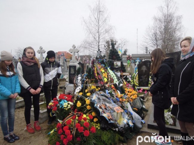 У Шацьку вшанували добровольця Сергія Мокренка