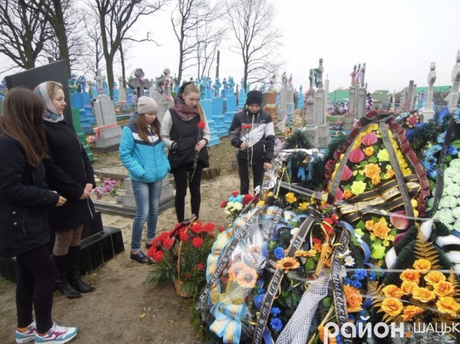 У Шацьку вшанували добровольця Сергія Мокренка