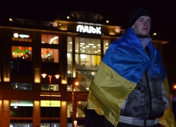 Вечірній Євромайдан у Луцьку. ФОТО. ВІДЕО