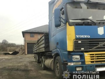 На Волині водій вантажівки збив двох чоловіків і втік з місця аварії. ФОТО