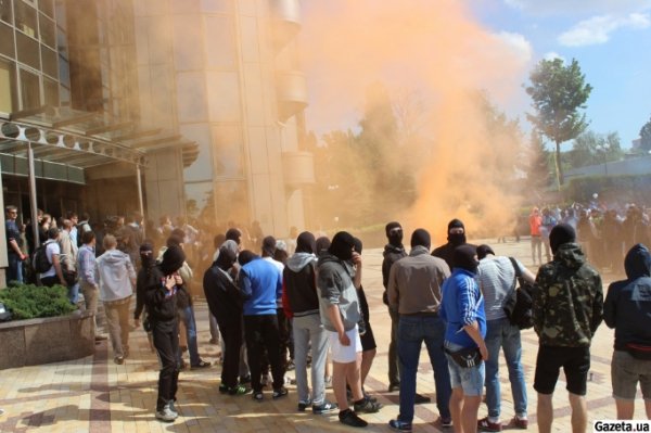 Ультрас домоглися бути на стадіоні під час Кубка. ФОТО. ВІДЕО