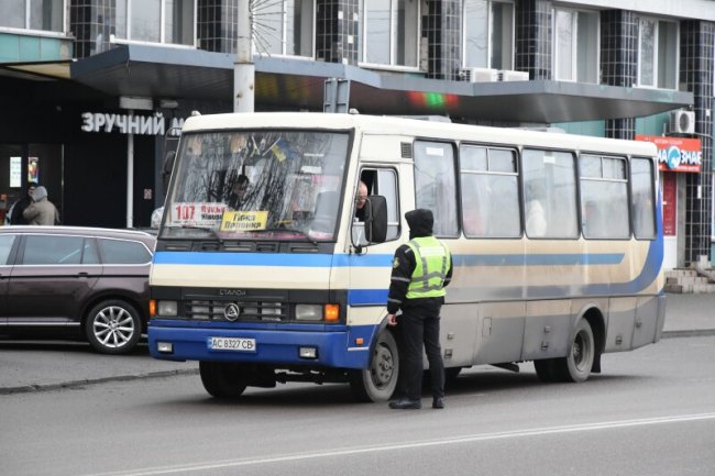 У Луцьку перевірили найпроблемніші несанкціоновані зупинки приміського та міжміського транспорту