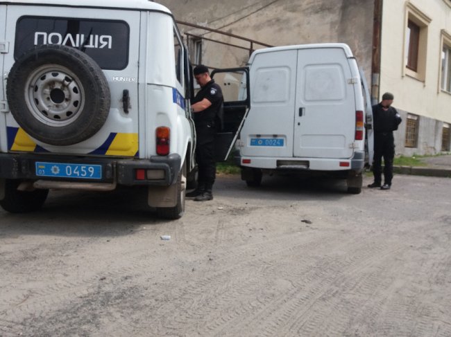 Фото зі стеження за поліцейськими