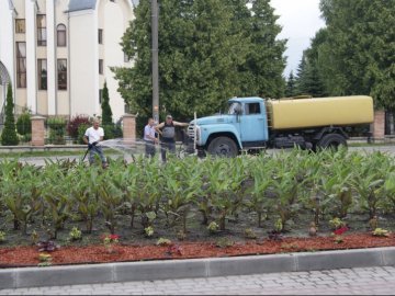 На Харківщині мер міста загинув під колесами вантажівки, що поливала квіти