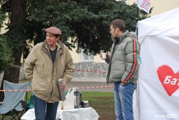 Євромайдан у Луцьку: день другий. ФОТО. ВІДЕО 