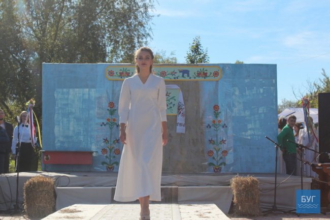 На Волині відбувся показ весільних суконь різних епох. ФОТО