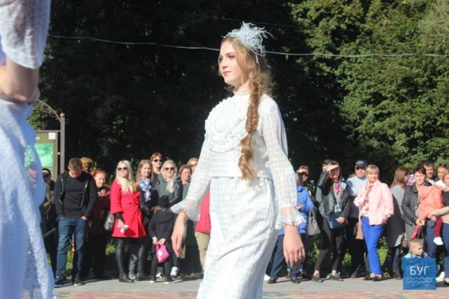 На Волині відбувся показ весільних суконь різних епох. ФОТО