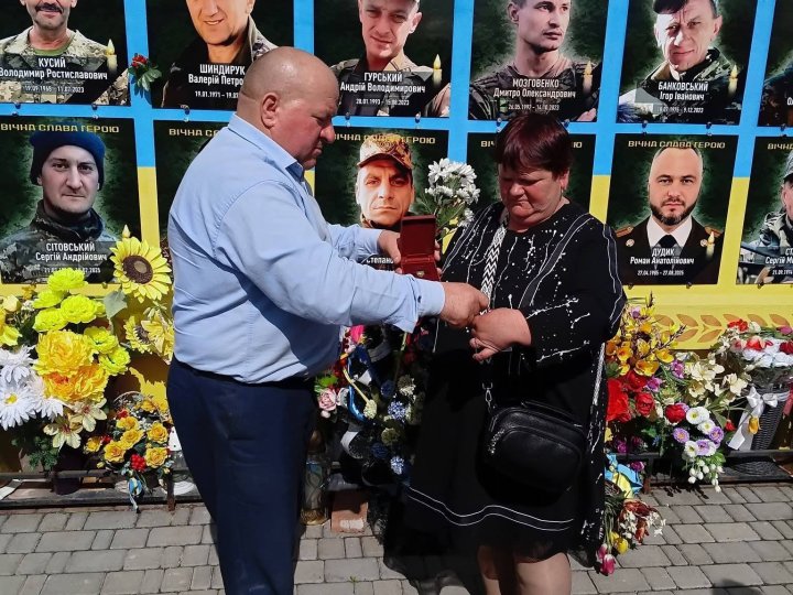 Посмертну нагороду Героя на Волині вручили його мамі