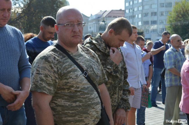 «Був сміливим, добрим і завжди допомагав»: у Луцьку попрощалися з Героєм Юрієм Лавренчуком. ФОТОРЕПОРТАЖ