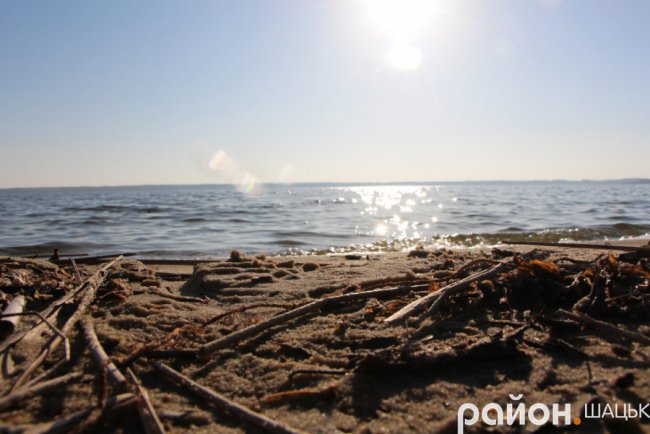 Сонячна осінь на волинському озері. ФОТО