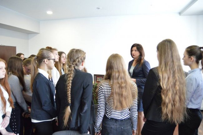 Десятки луцьких учнів потрапили до суду. ФОТО