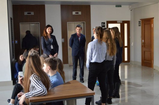 Десятки луцьких учнів потрапили до суду. ФОТО