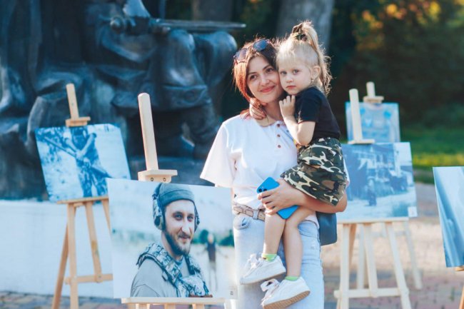 Реальність війни: зворушлива фотовиставка у Володимирі