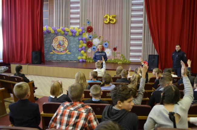 У Луцьку нагородили дітей, які врятували бабусю з пожежі