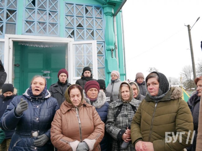 Представники УПЦ МП не віддають статут: у селі на Любомльщині чергуватимуть біля церкви. ФОТО