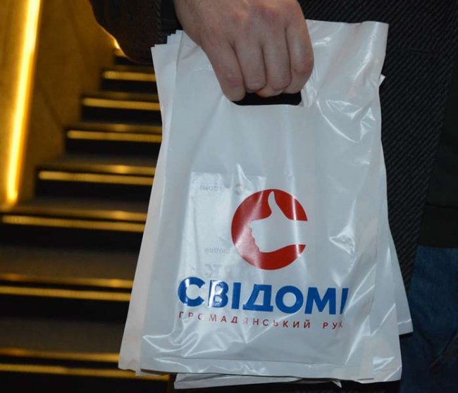 Театральна вистава та подарунки: у Луцьку влаштували свято дітям атовців