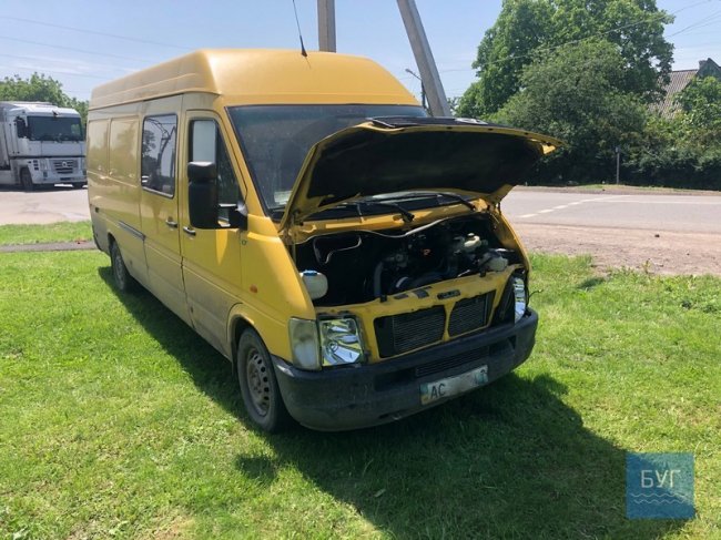 У місті на Волині – аварія за участю легковика та буса. ФОТО