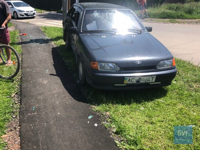 У місті на Волині – аварія за участю легковика та буса. ФОТО