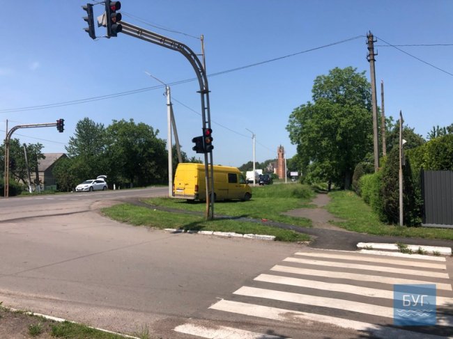 У місті на Волині – аварія за участю легковика та буса. ФОТО