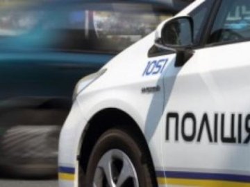 Шарпав за одяг та лаявся: волинська поліція із погонею затримувала водія-порушника