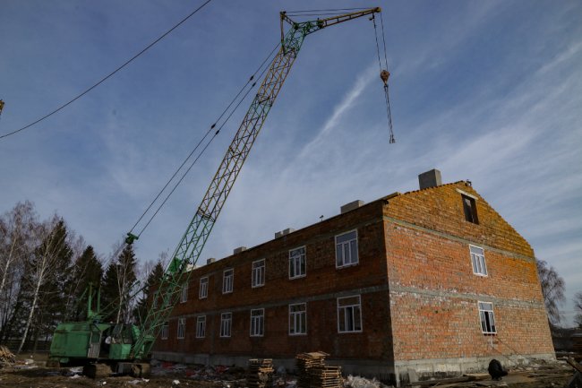 Показали, як у Луцьку будують віп-казарми для контрактників. ФОТО