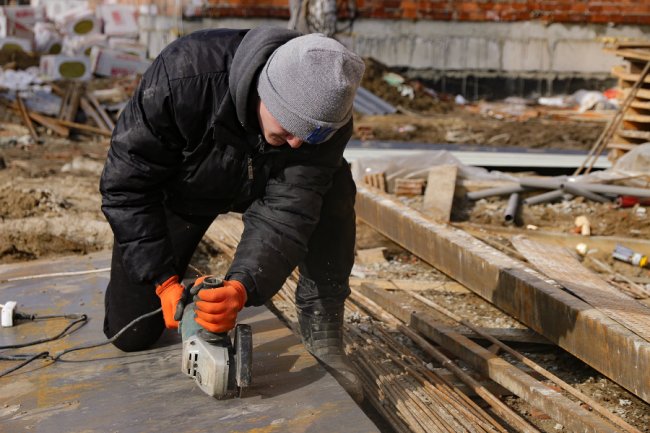 Показали, як у Луцьку будують віп-казарми для контрактників. ФОТО