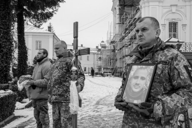 Лучани провели в останню путь Захисника Юрія Волошина