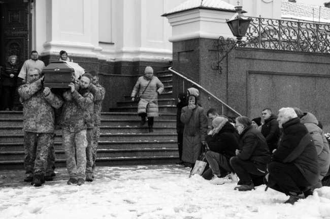 Лучани провели в останню путь Захисника Юрія Волошина