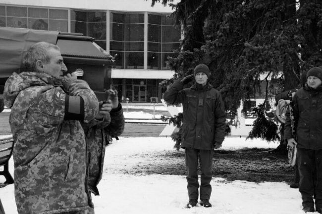 Лучани провели в останню путь Захисника Юрія Волошина