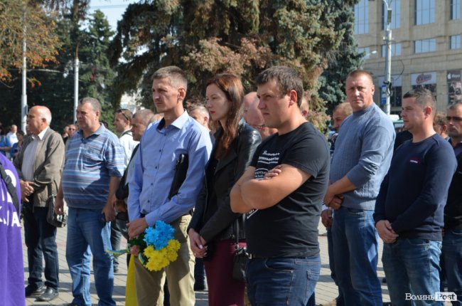 «Був сміливим, добрим і завжди допомагав»: у Луцьку попрощалися з Героєм Юрієм Лавренчуком. ФОТОРЕПОРТАЖ