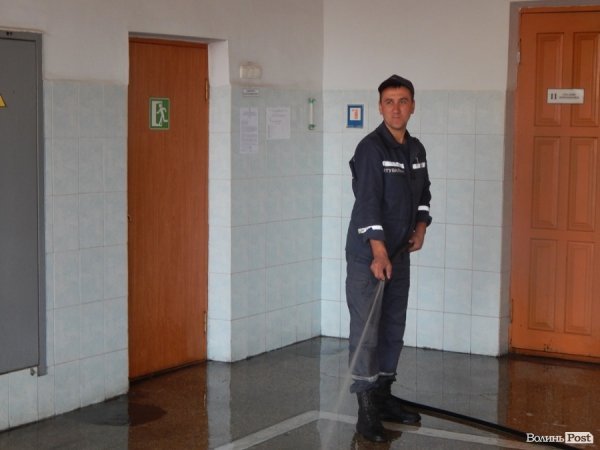 Робота луцьких пожежників очима журналіста. ФОТО. ВІДЕО.