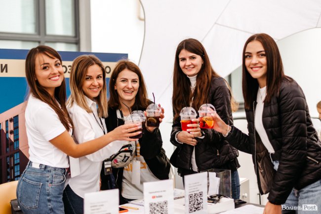 Розкриття таємниці, подарунки та KADNAY «на десерт»: як на «Супернові» веселилися «добрі сусіди». ФОТОРЕПОРТАЖ*