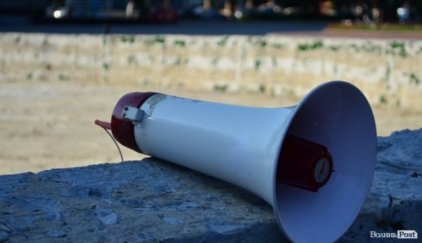 Молодь Луцька захищала мову - поезією в рупор. ФОТО